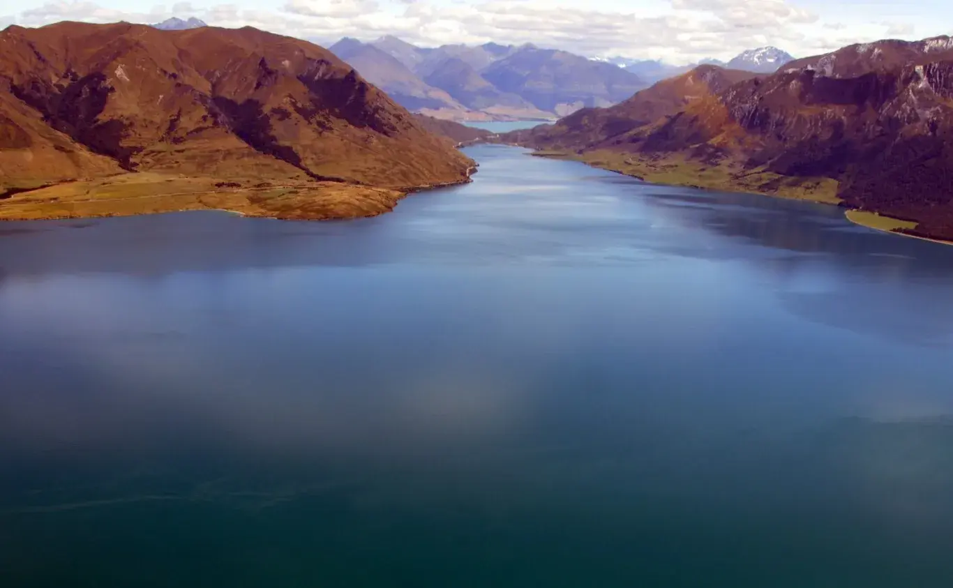 Lake Hawea and Wanaka distance through the neck