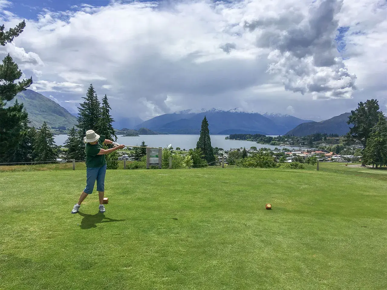 Wanaka Laurel teeing off