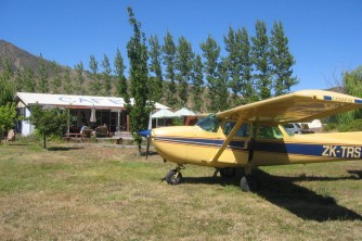 Cafe Parking at Omarama2. Bob and June. Feb 09