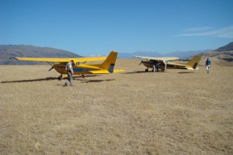 Tarras International airstrip Francis and Kristina2. Jan 08