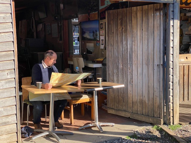 Raglan cafe chart table